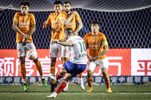 英媒：纽卡中卫博特曼即将回归